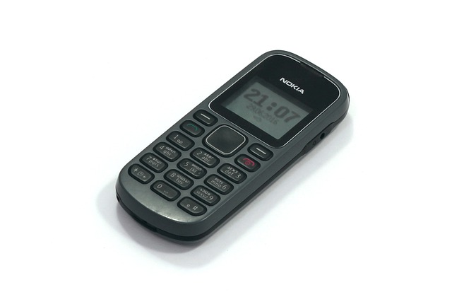 tlačítkový mobilní telefon