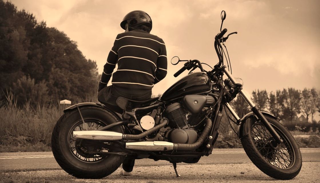 kluk a motorka